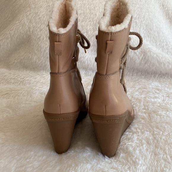 NEW MK MICHAEL KORS Leather Wedges Winter Boots Sheep Fur Lining Size 8 - Picture 5 of 17